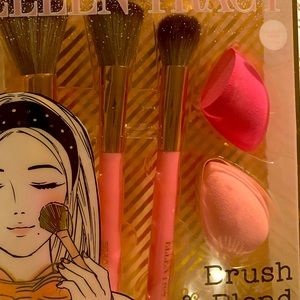 ELLEN TRACY AIRBRUSH SKIN WITH 2 SPONGES AND 3 BRUSHES.